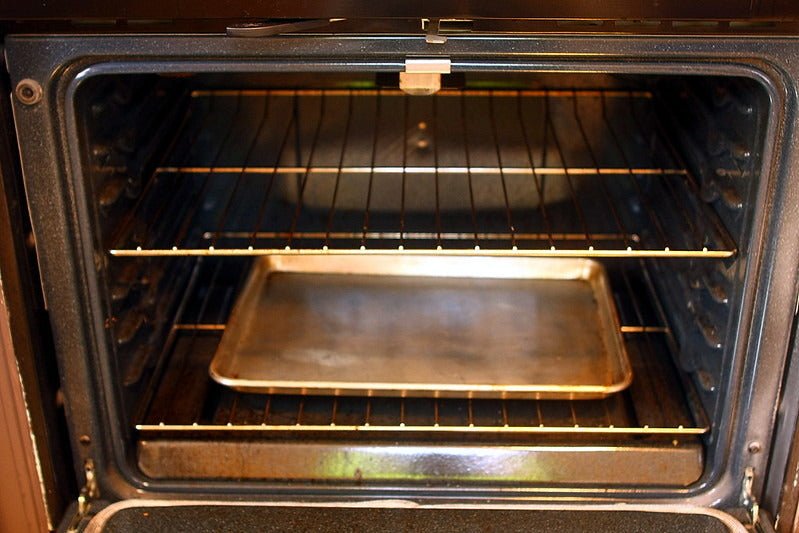 Why Do Baking Sheets Bend in the Oven? - Maria's Condo