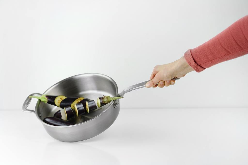 Are Stainless Steel Pans Safe for Cooking? A Comprehensive Guide - Maria's Condo