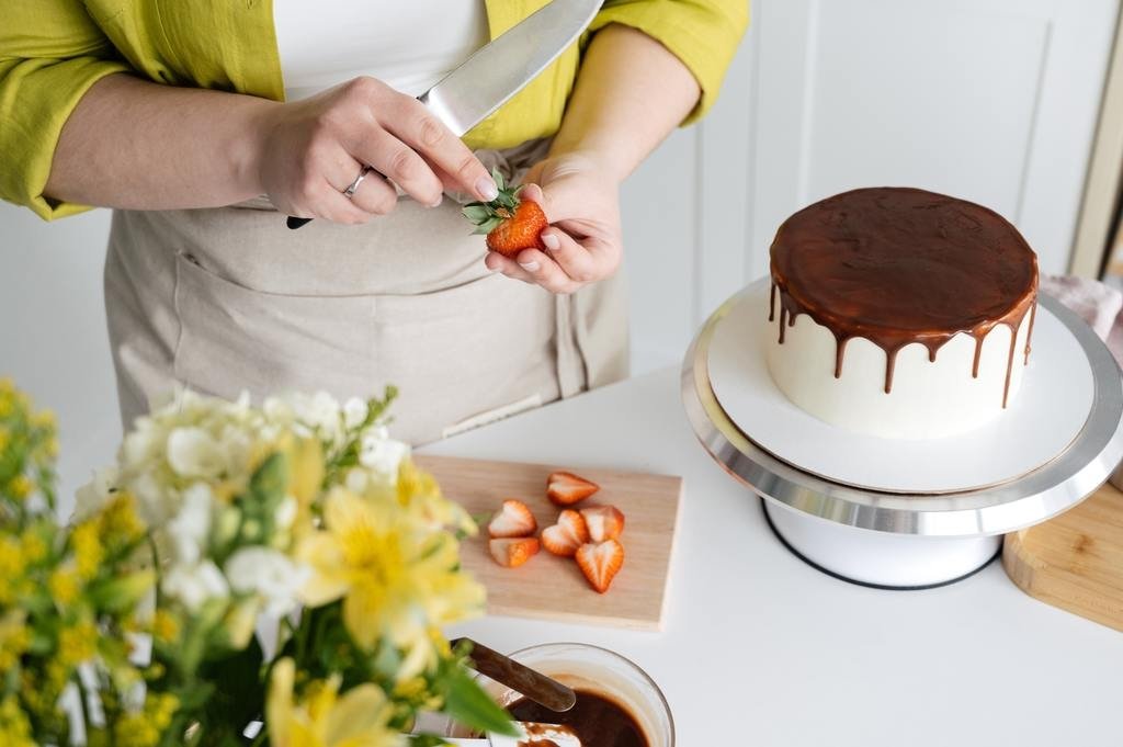 Cake Decorating: Tools, Tips and Techniques for Novices and Pros Alike - Maria's Condo