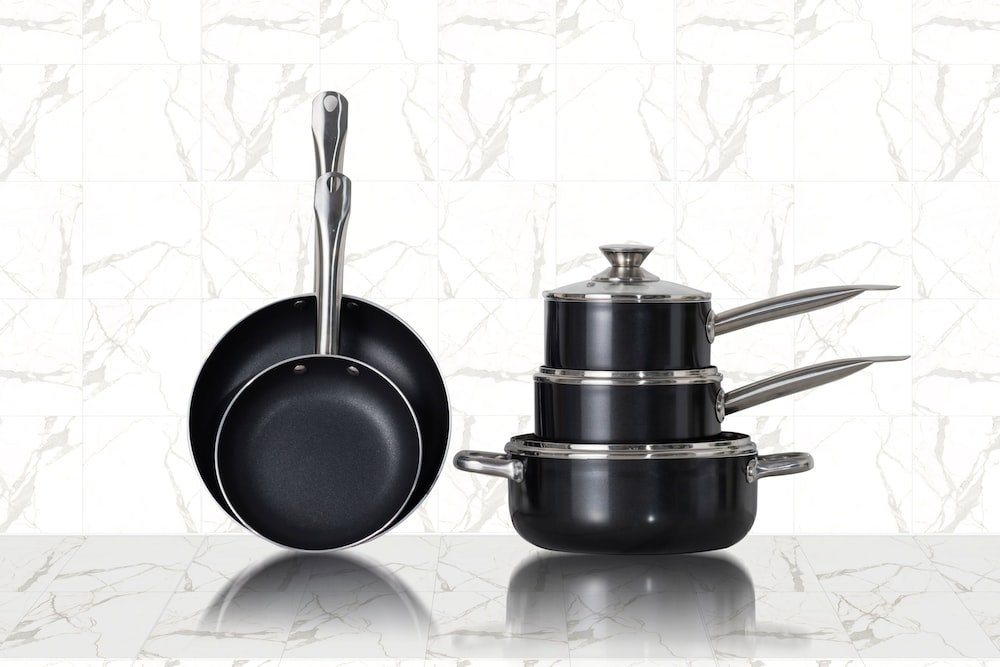 Enameled Cast Iron Cookware Sets: The Perfect Addition to Your Kitchen - Maria's Condo