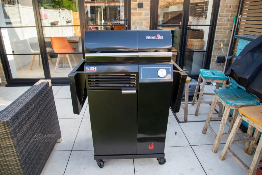 How do different wood chips affect the taste when using a smoker box? - Maria's Condo