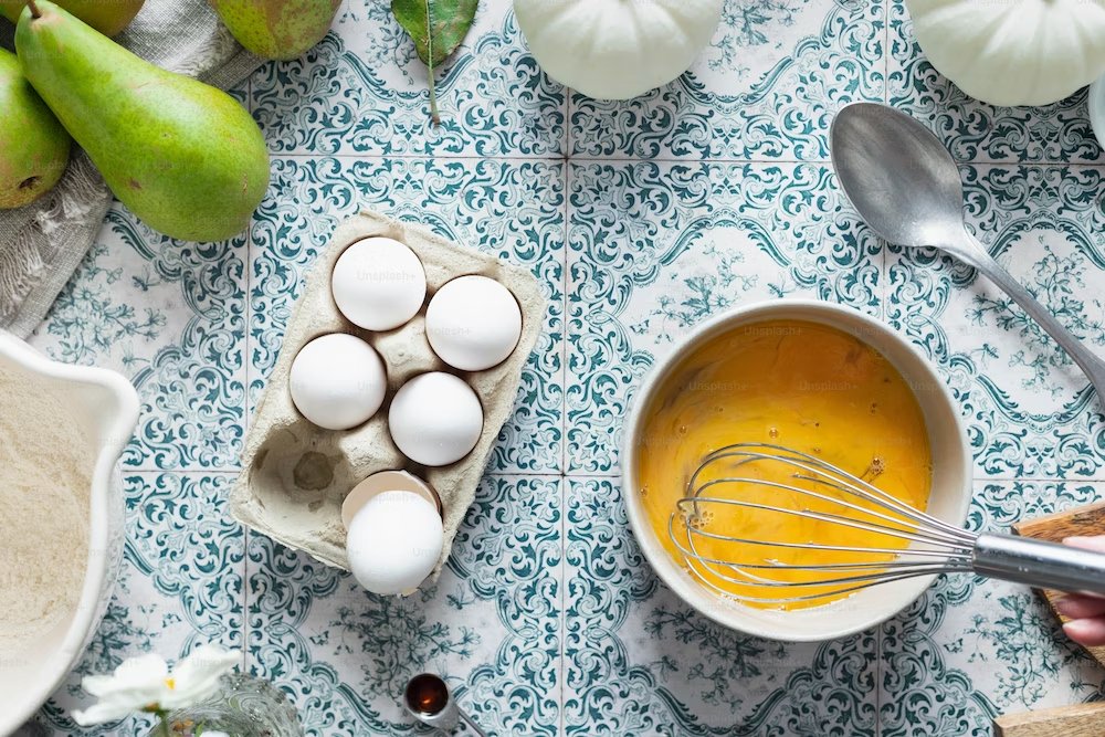 How To Whisk An Egg: Mastering the Art of Whisking Eggs - Maria's Condo