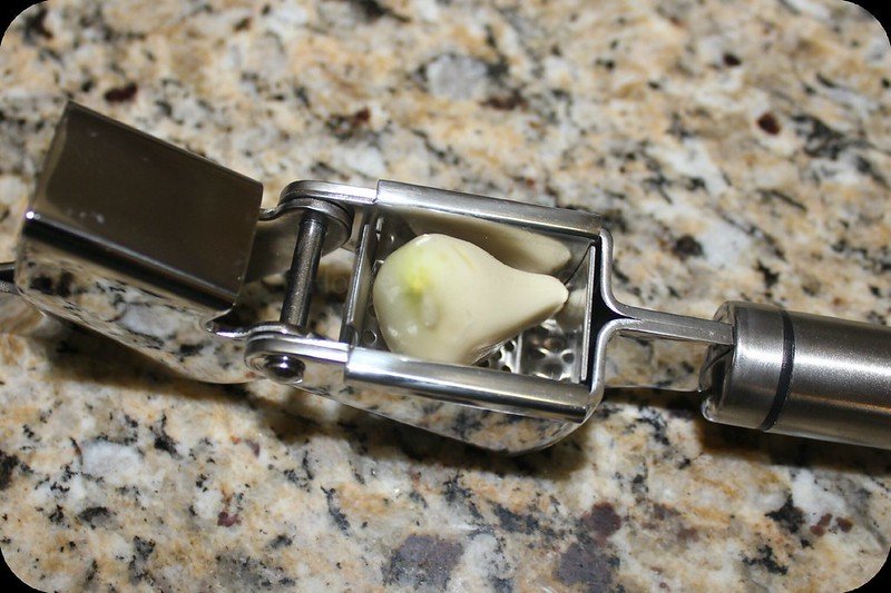The Pros and Cons of Using a Garlic Press - Maria's Condo