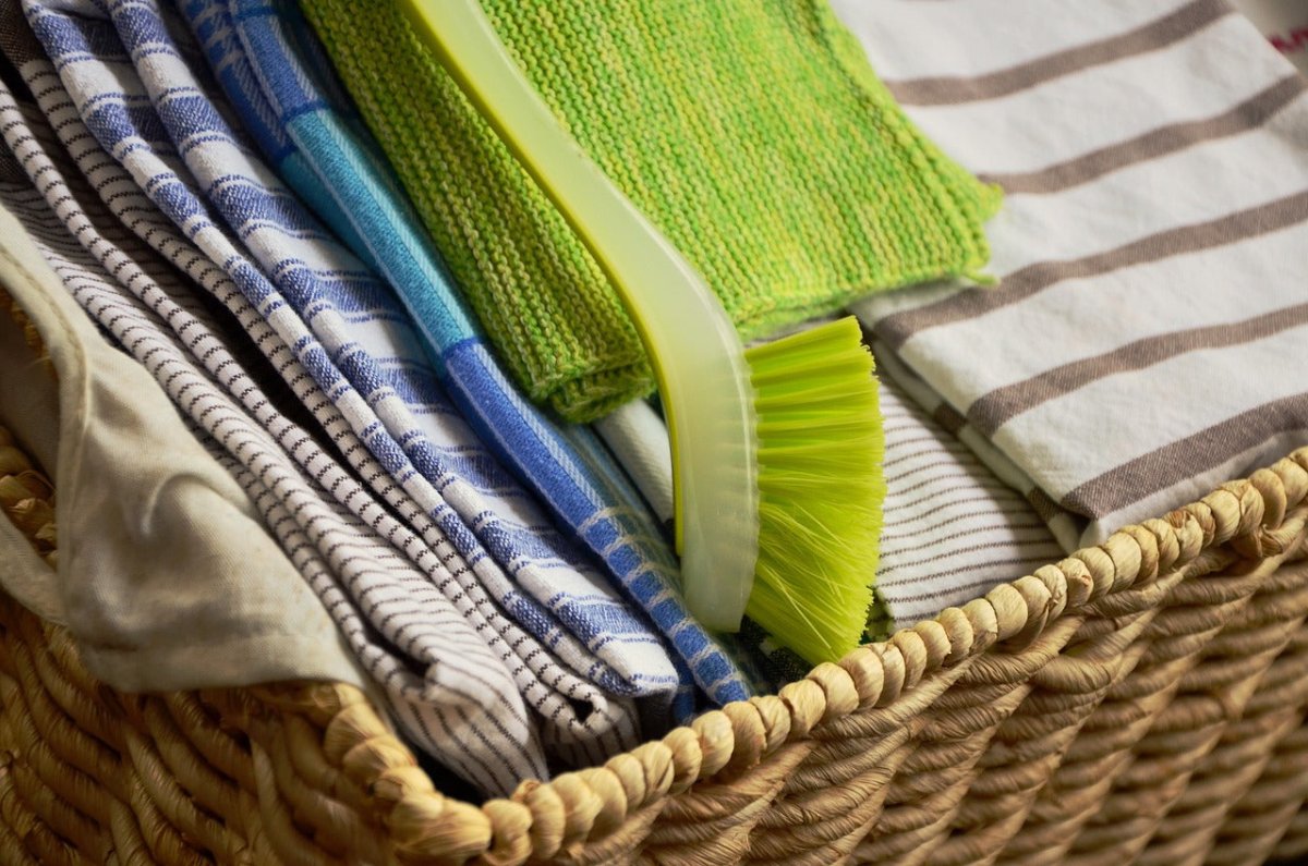 The Ultimate Guide to Kitchen Towels: When to Replace and How to Maintain - Maria's Condo