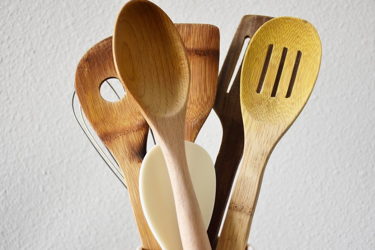 Why Do Spatulas Have Holes: Everything You Need to Know About Spatulas - Maria's Condo